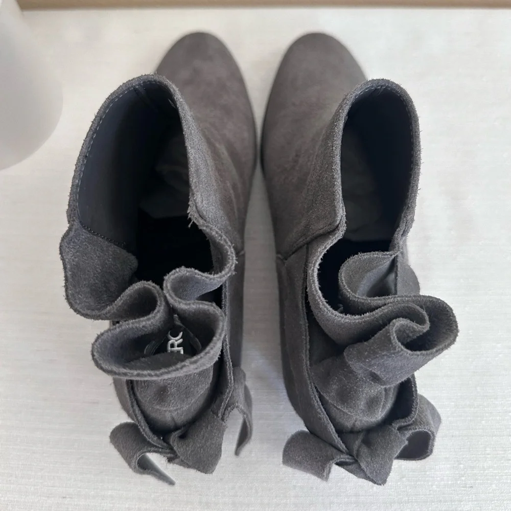 New Aerosoles Crosswalk Gray Suede Ruffled Ankle Booties Women’s 8M - Picture 8 of 14
